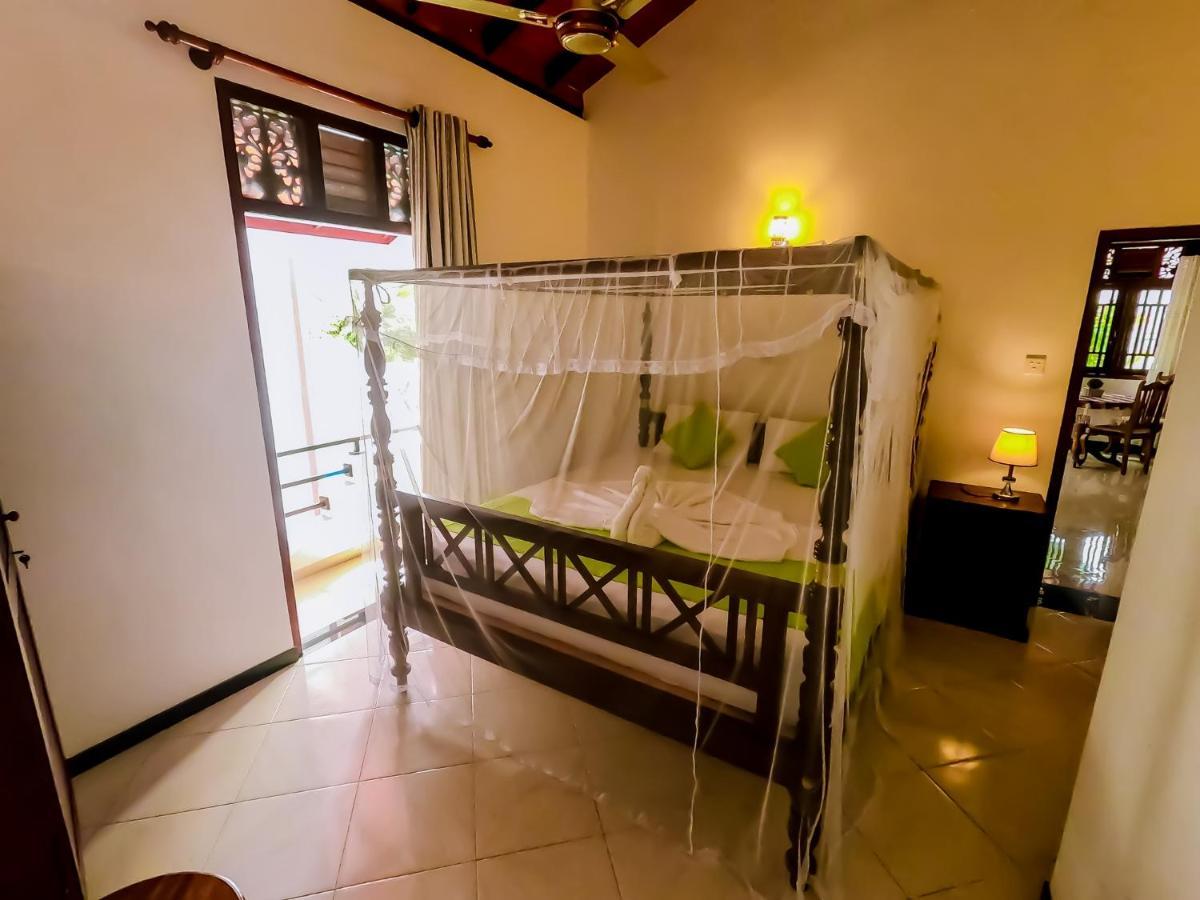 Villa De White Sambur Хіккадува Екстер'єр фото