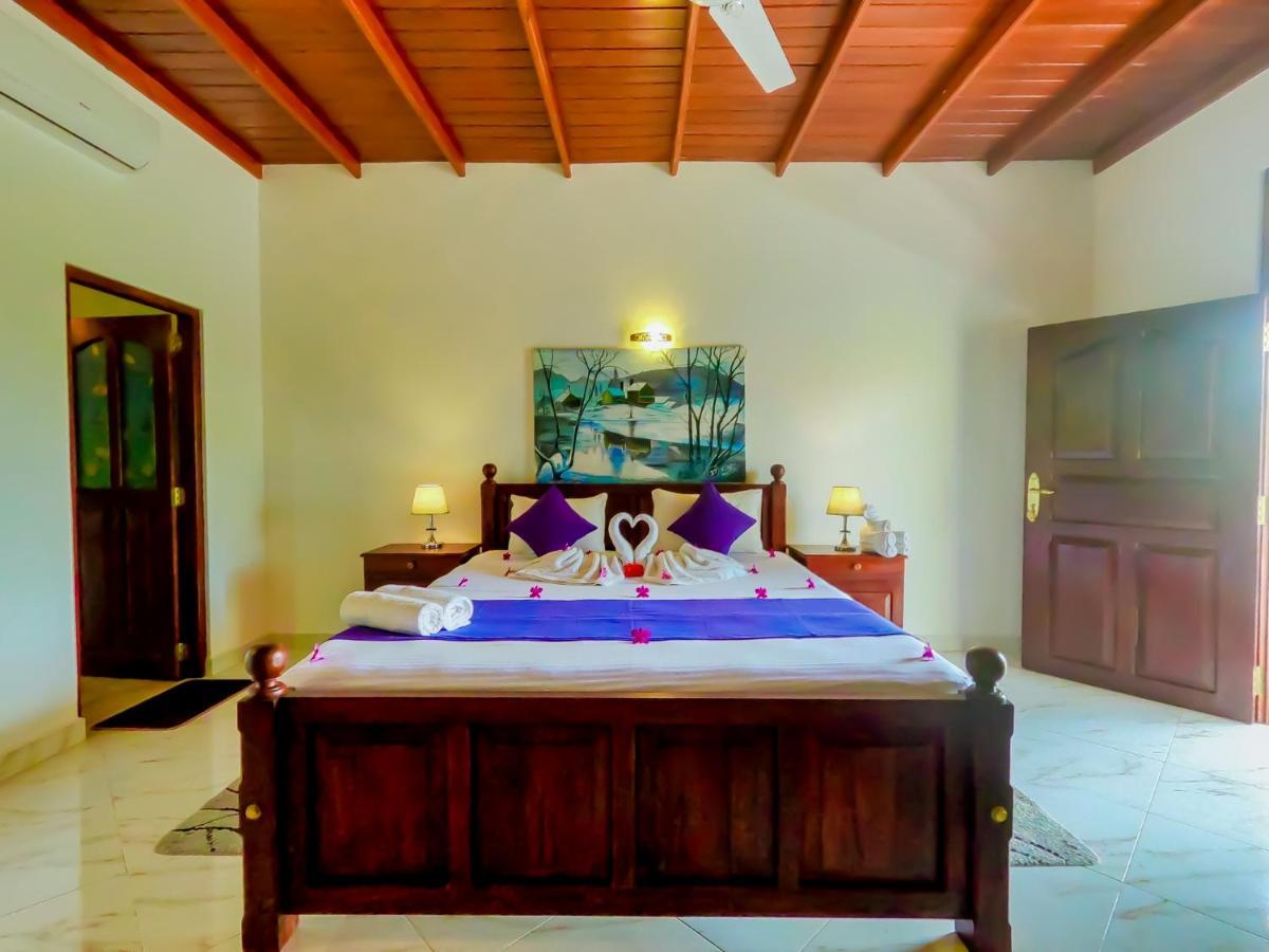 Villa De White Sambur Хіккадува Екстер'єр фото