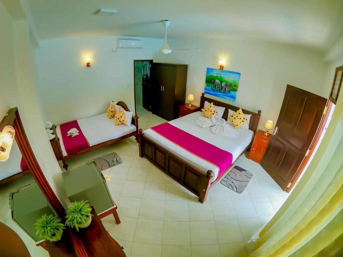 Villa De White Sambur Хіккадува Екстер'єр фото