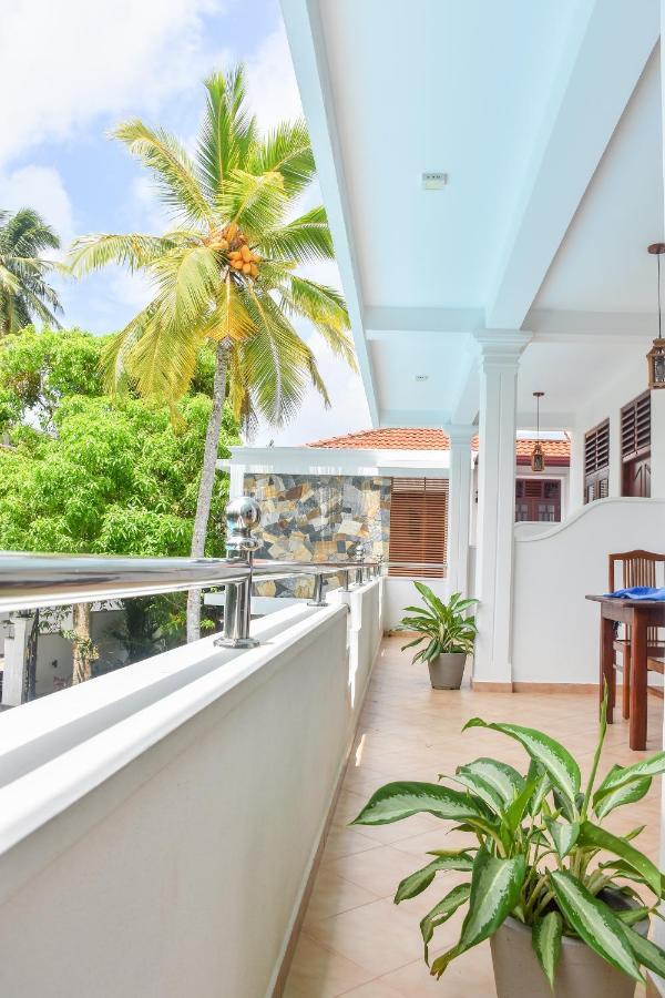 Villa De White Sambur Хіккадува Екстер'єр фото