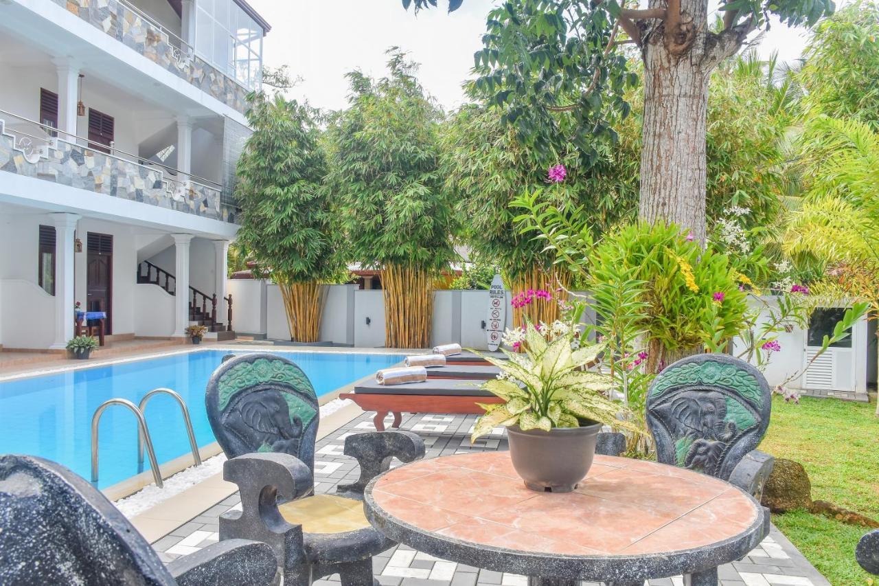 Villa De White Sambur Хіккадува Екстер'єр фото
