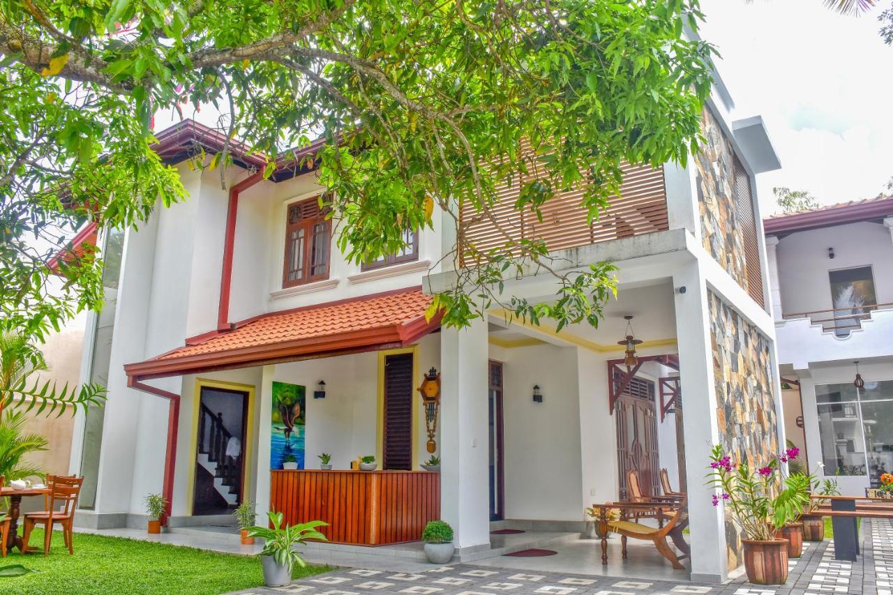 Villa De White Sambur Хіккадува Екстер'єр фото