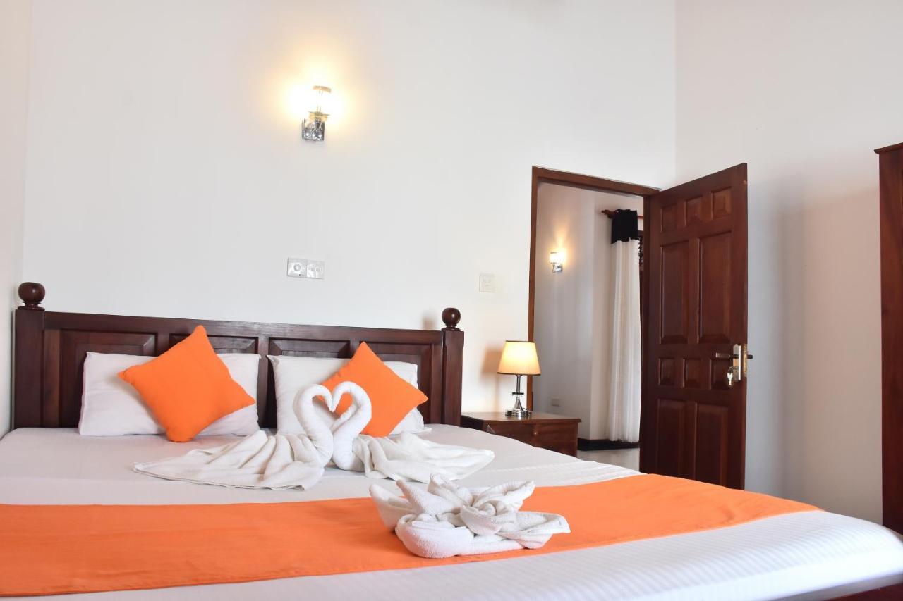 Villa De White Sambur Хіккадува Екстер'єр фото