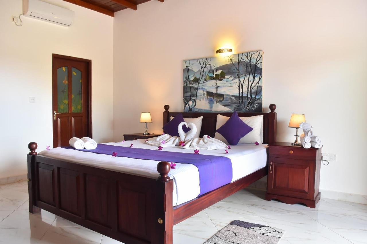 Villa De White Sambur Хіккадува Екстер'єр фото
