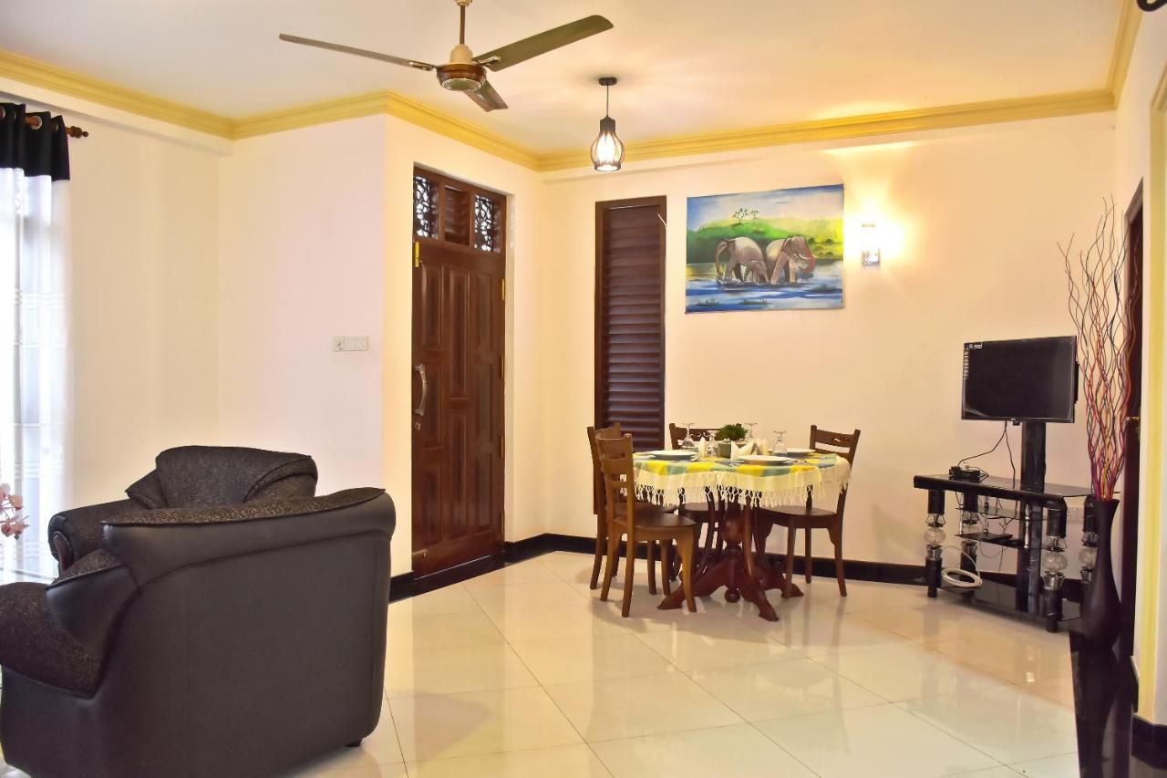 Villa De White Sambur Хіккадува Екстер'єр фото