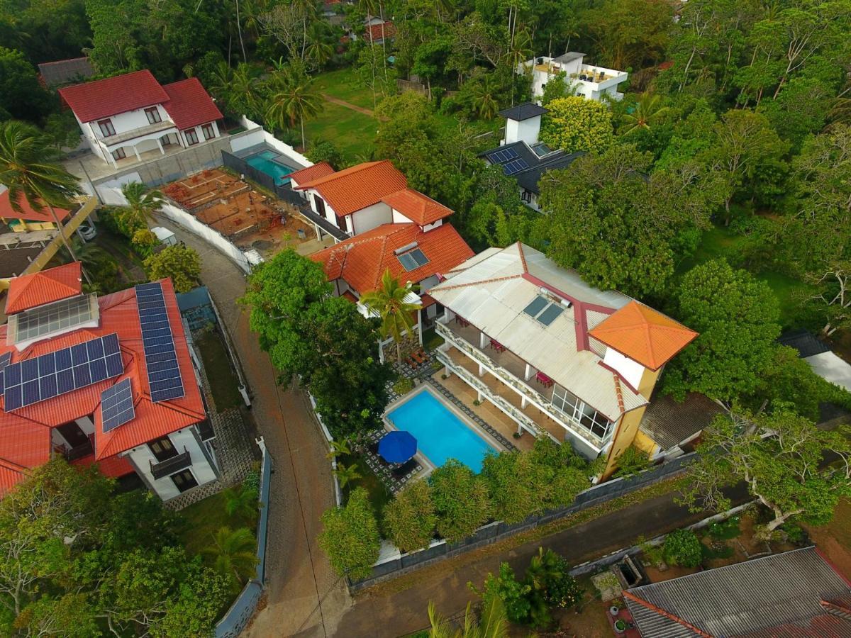 Villa De White Sambur Хіккадува Екстер'єр фото