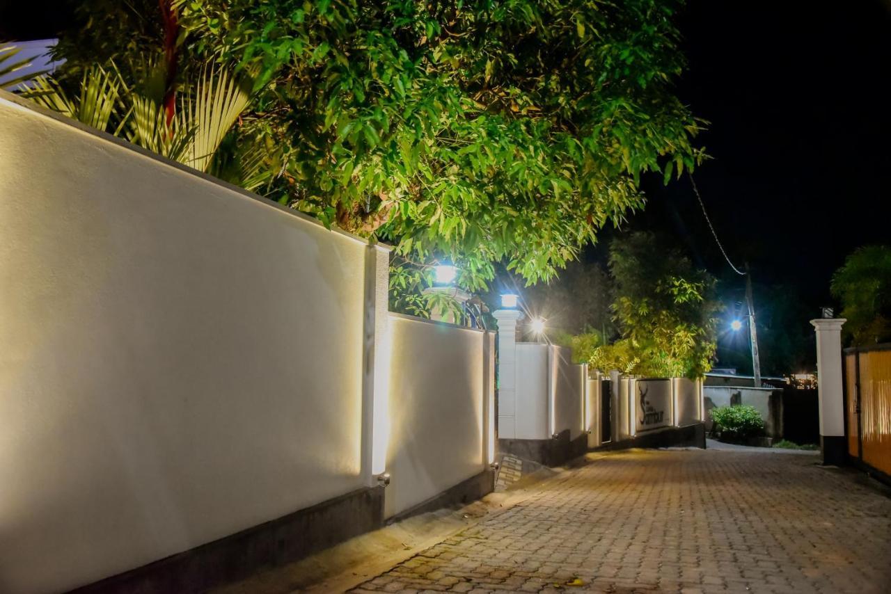 Villa De White Sambur Хіккадува Екстер'єр фото