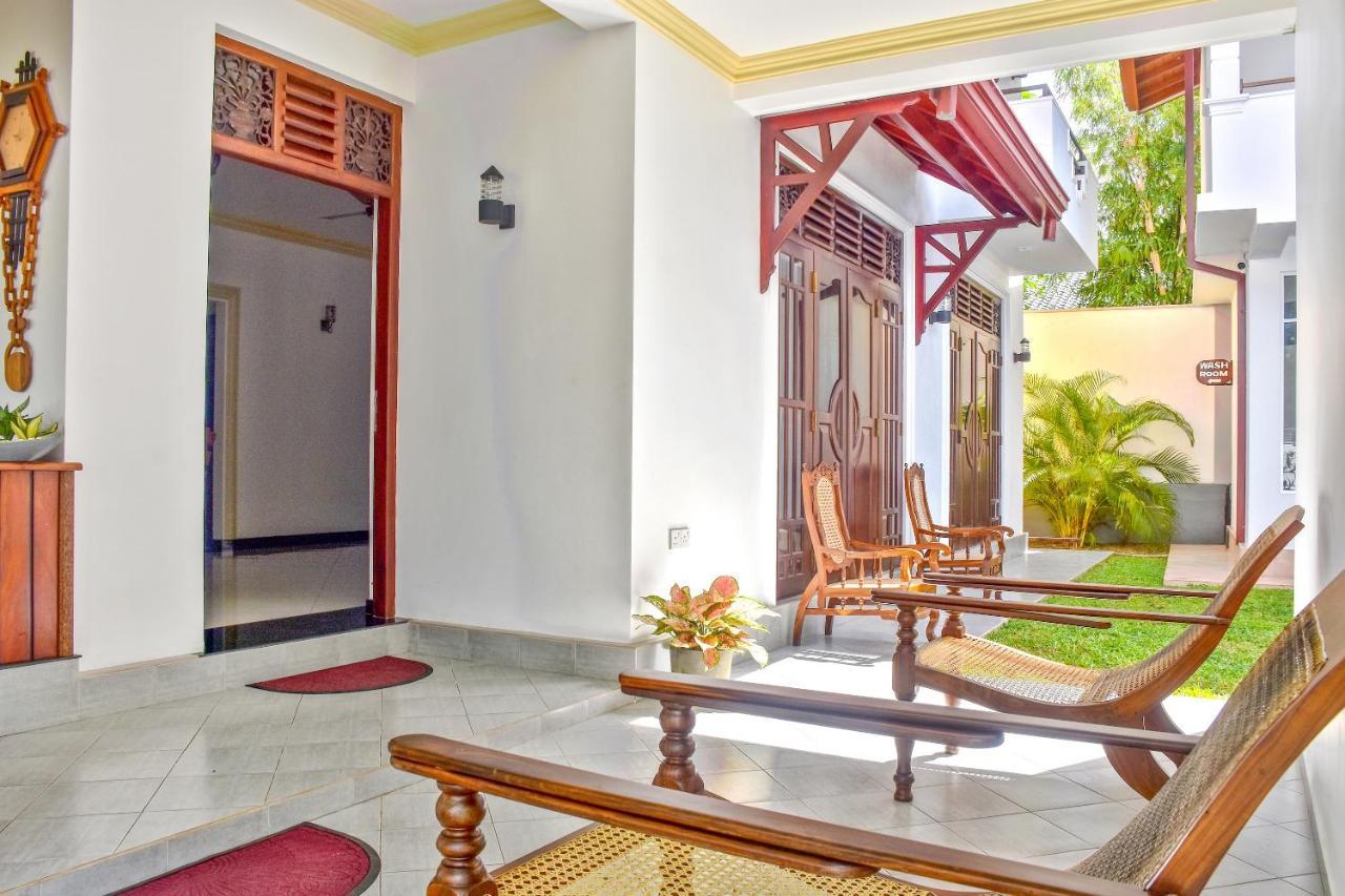 Villa De White Sambur Хіккадува Екстер'єр фото